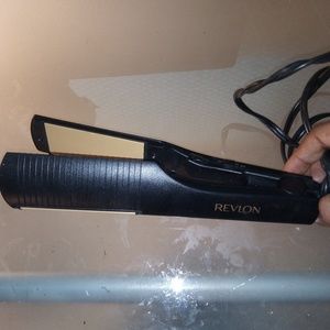 Brand new Revlon flat iron